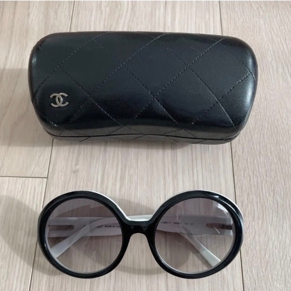 Preloved Chanel round shaped Black&White sunglasses - Picture 1 of 14